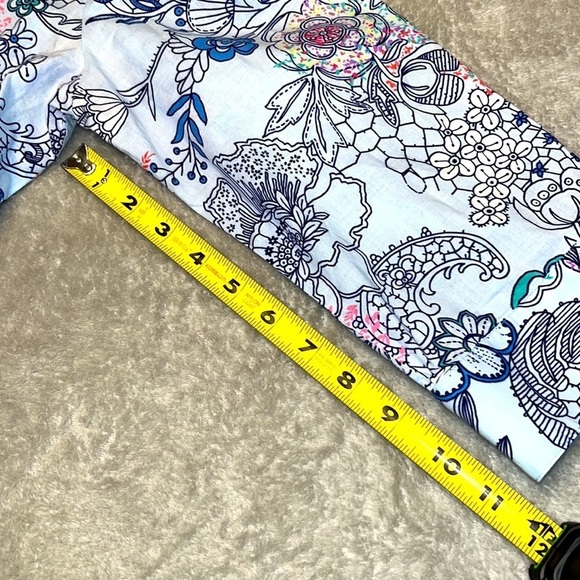 Beautiful, like new Robert Graham shirt - Picture 8 of 11